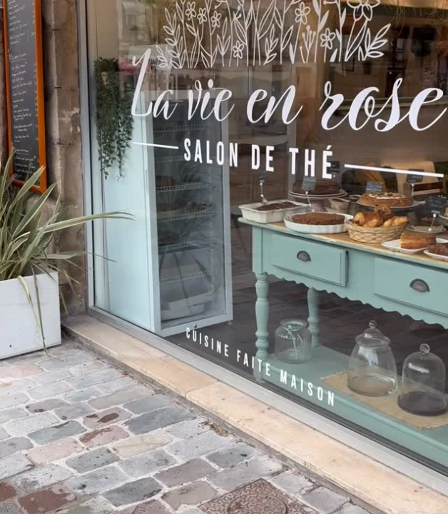 La vitrine du salon de thé, rue Sicard